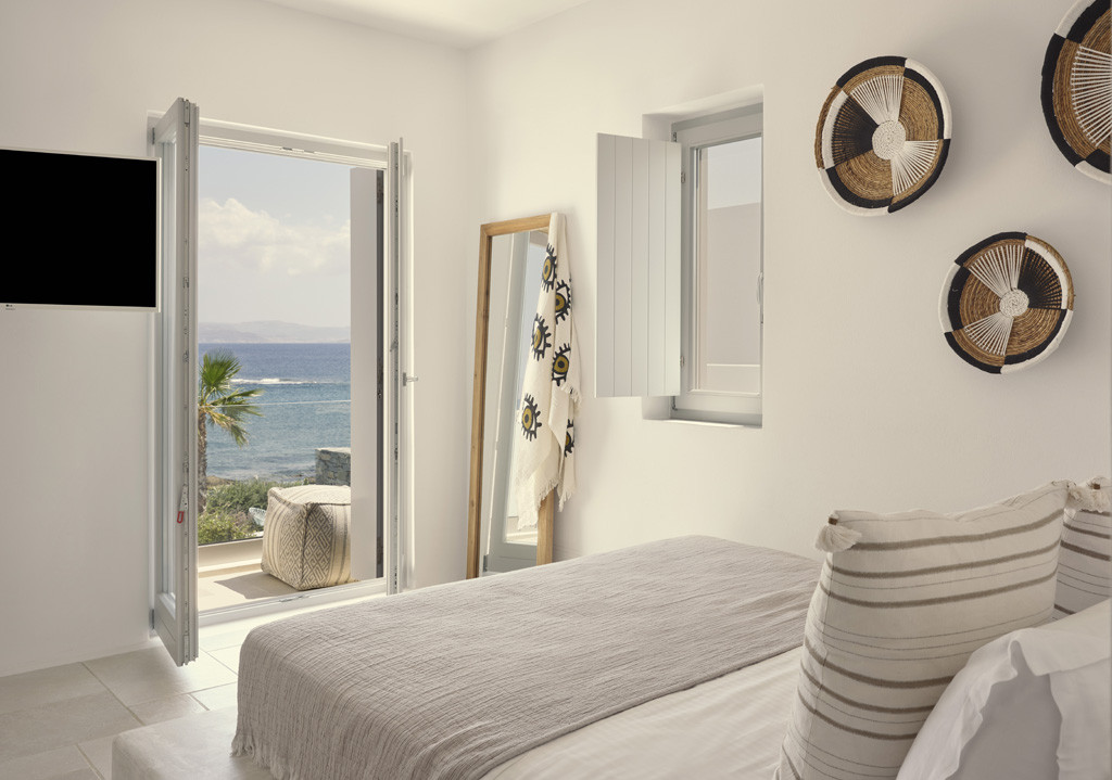 INTIMATE & CONTEMPORARY LIVING